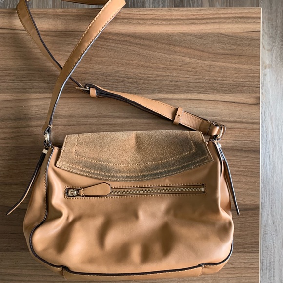 Guess saddle bag crossbody purse - Picture 3 of 7